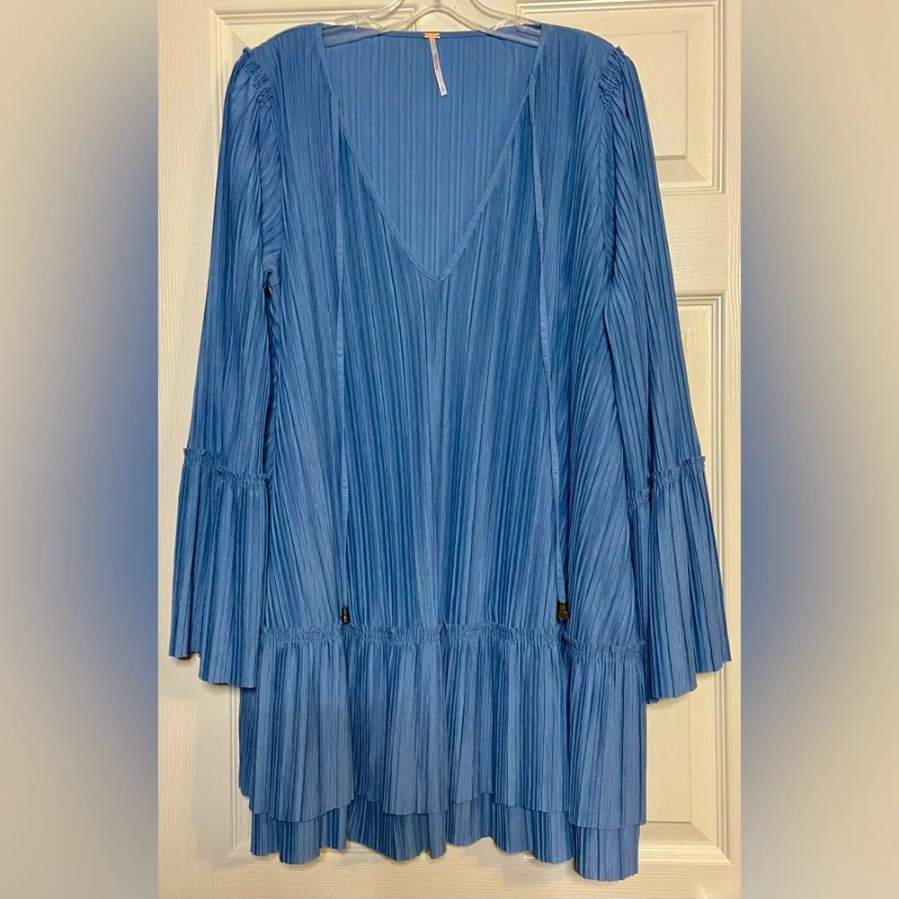 Free People Women’s pleated flowly bell sleeve Blue Mini dress Size Small - Picture 1 of 4